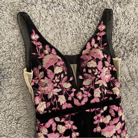 Ellie Wilde Mon Cheri Velvet Floral Gown Size 4 EW117118 $558.00 - Picture 5 of 16